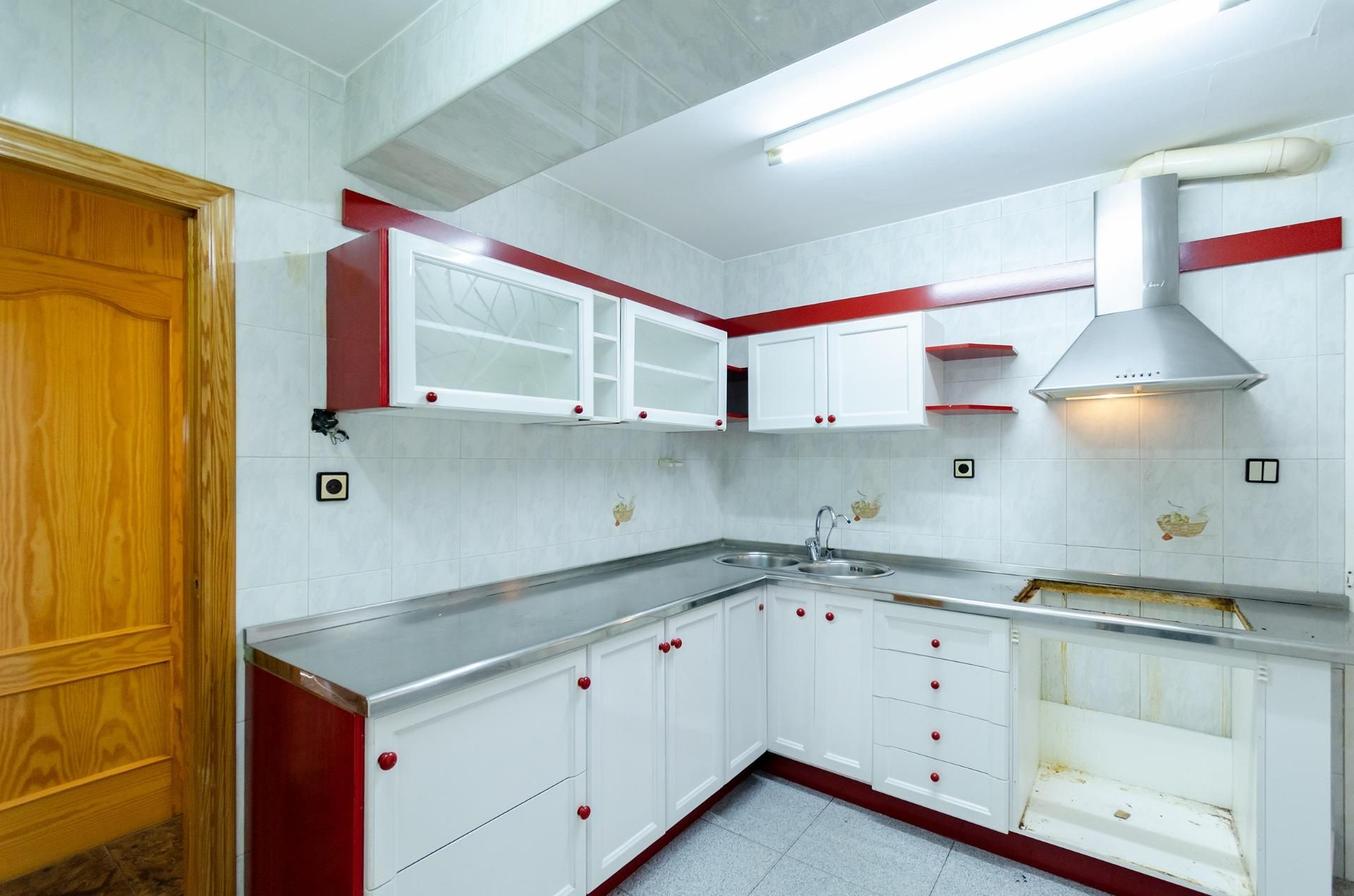 Flat for sale in Calle Alhucemas, 19, Barrio de Peral - San Félix
