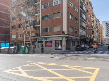 Business premises for sale in Avenida del Doctor Olóriz