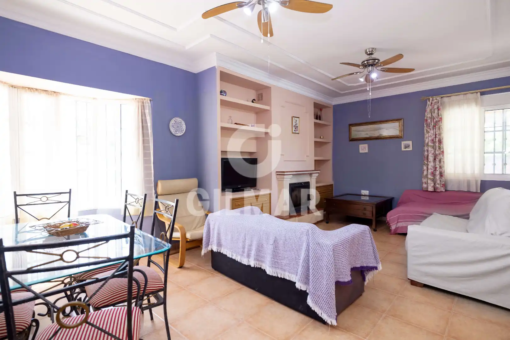 Sala d'estar de Casa o xalet de lloguer en El Puerto de Santa María amb Aire condicionat, Jardí privat i Piscina