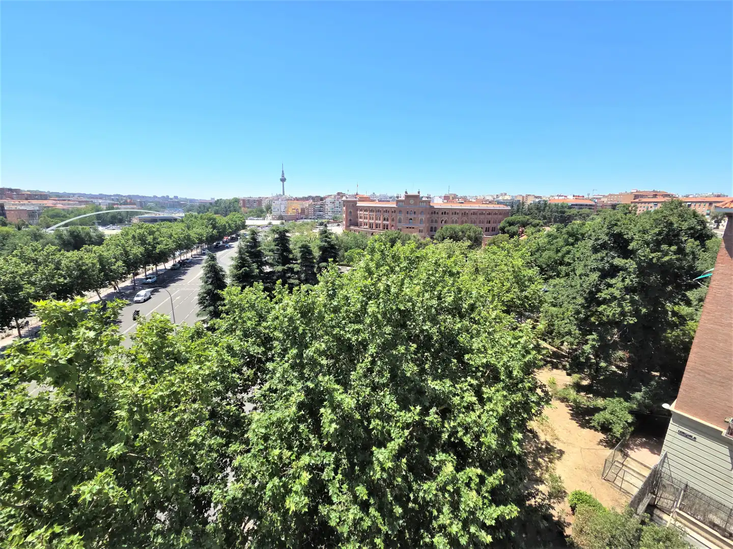 Vista exterior de Pis de lloguer en Madrid amb Aire condicionat, Calefacció i Jardí privat