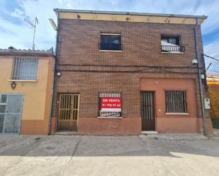 Vista exterior de Casa adosada en venda en Salmoral