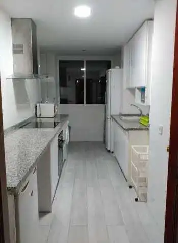 Cuina de Pis de lloguer en Sevilla amb Aire condicionat, Moblat i Piscina comunitària