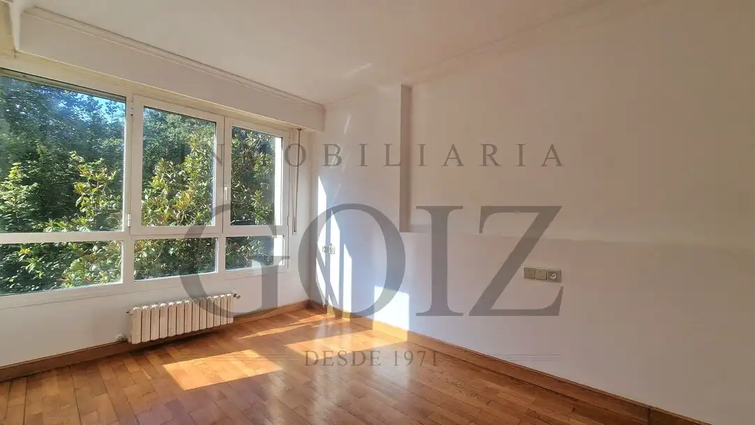 Habitación de Piso en venta en Donostia - San Sebastián  con Calefacción y Balcón