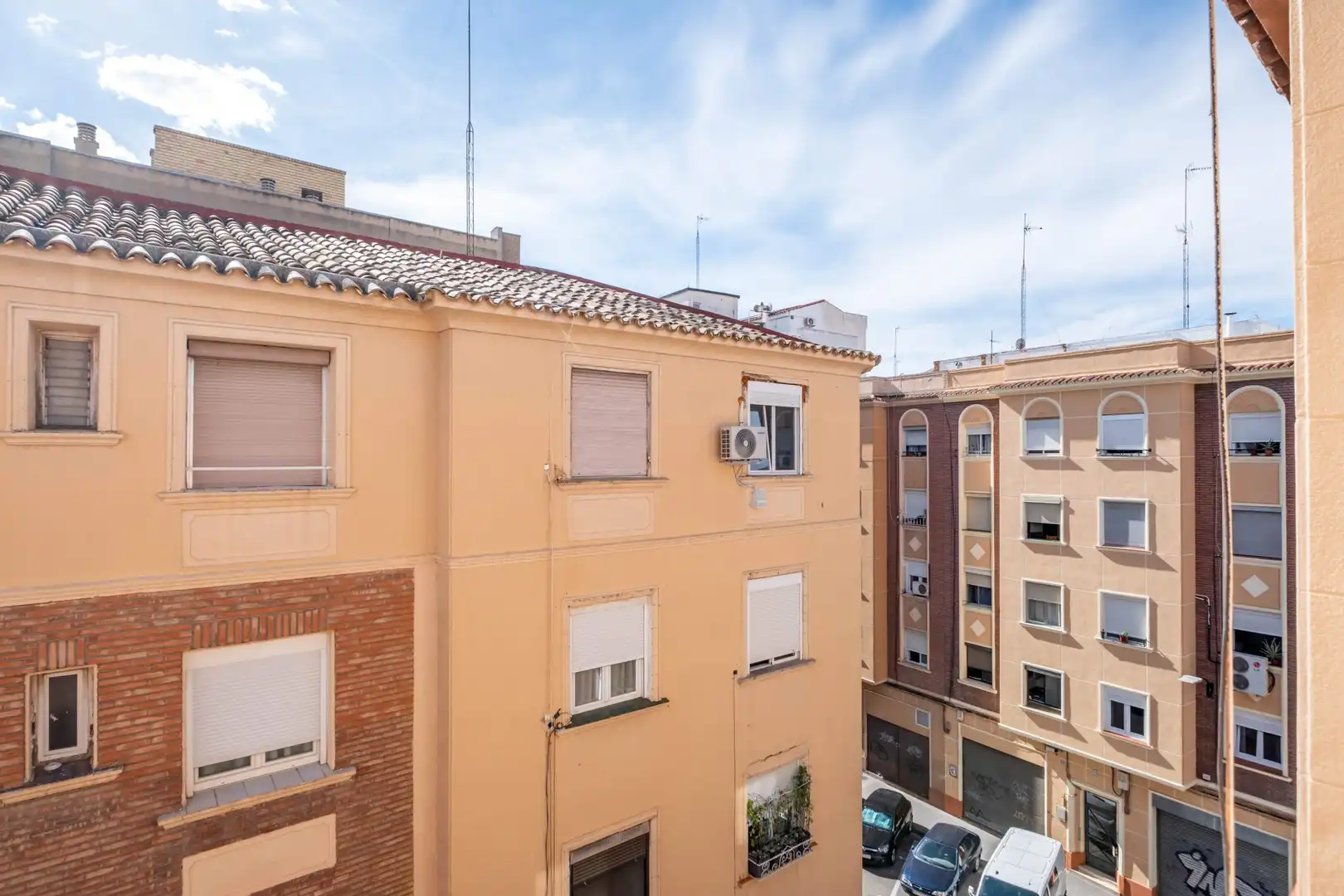 Vista exterior de Edifici en venda en Zaragoza