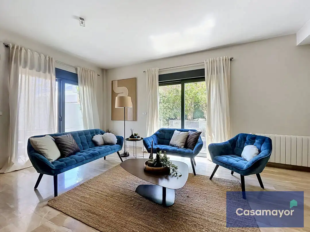 Sala d'estar de Casa o xalet en venda en Alicante / Alacant amb Aire condicionat, Calefacció i Jardí privat