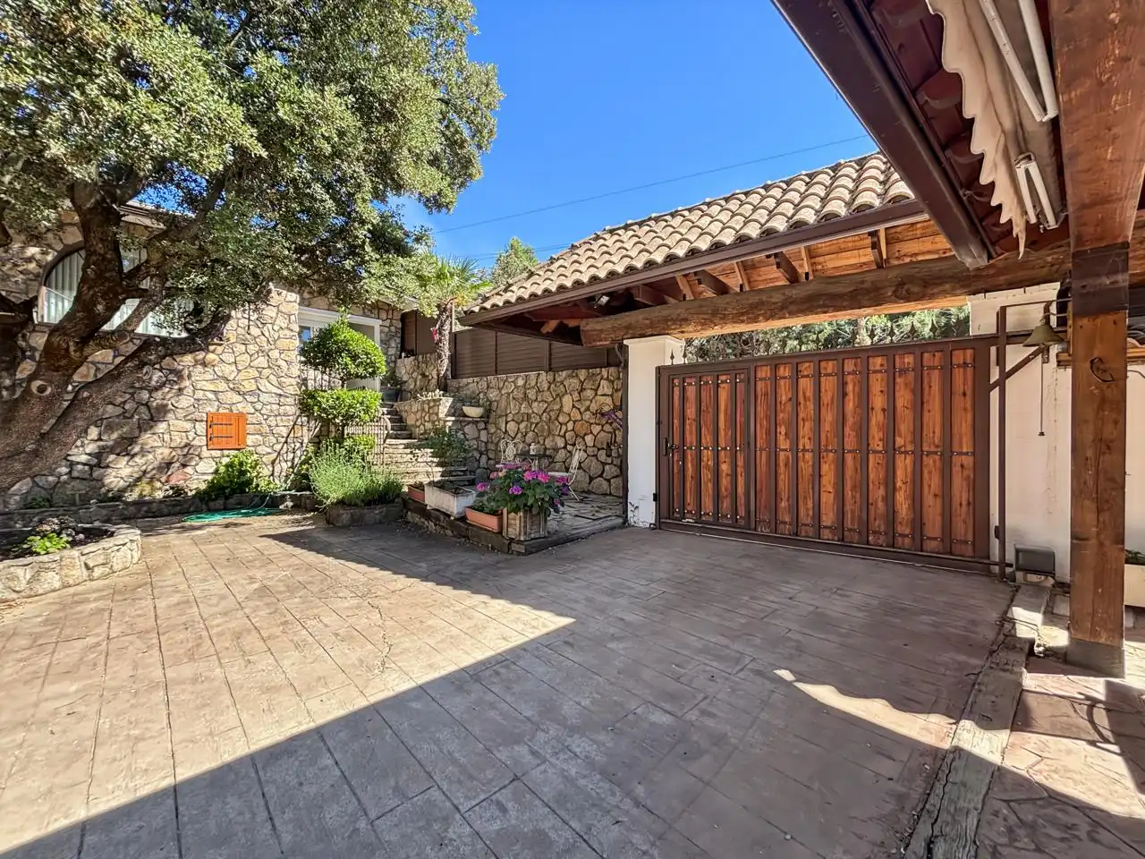 Vista exterior de Casa o xalet en venda en El Escorial amb Calefacció, Jardí privat i Terrassa