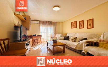 Sala d'estar de Apartament en venda en Torrevieja amb Aire condicionat i Terrassa