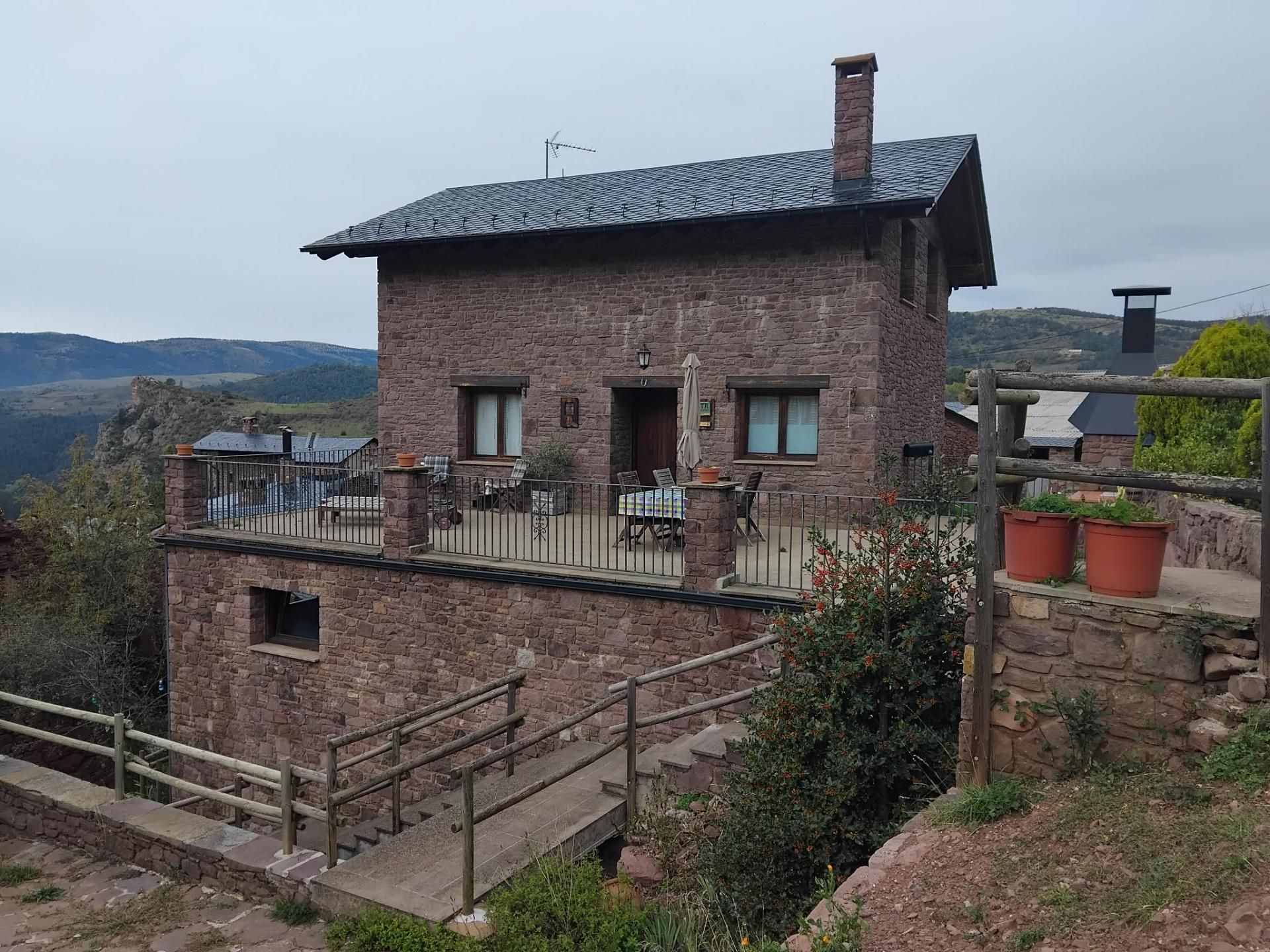 Außenansicht von Country house zum verkauf in Montferrer i Castellbò mit Heizung