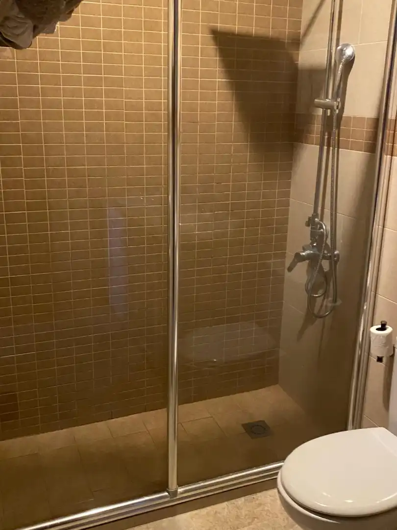 Baño de Casa adosada en venta en Castilleja de Guzmán con Aire acondicionado, Terraza y Piscina