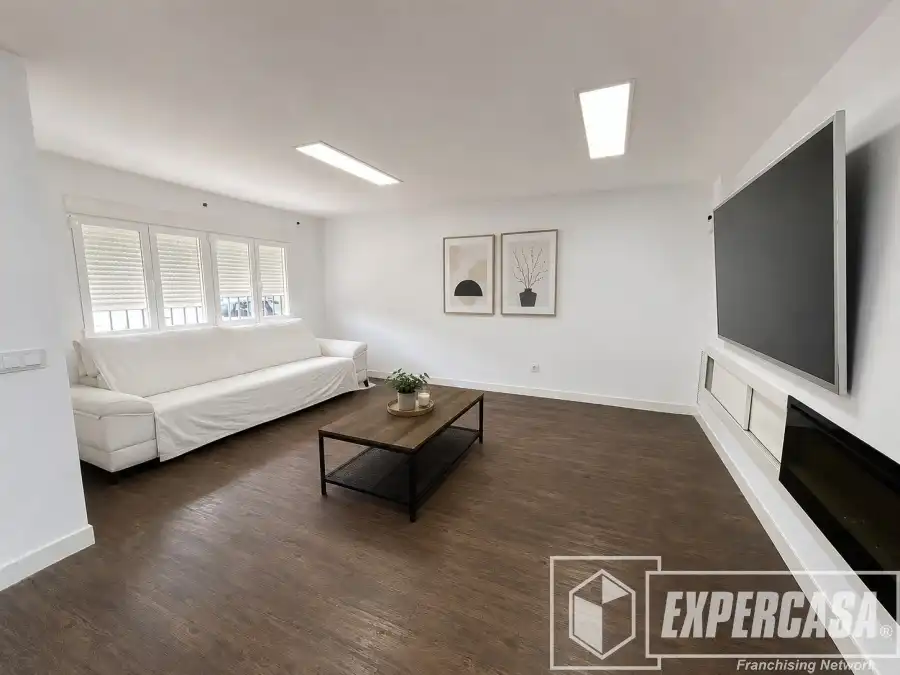Sala d'estar de Casa o xalet en venda en Domeño amb Aire condicionat i Terrassa