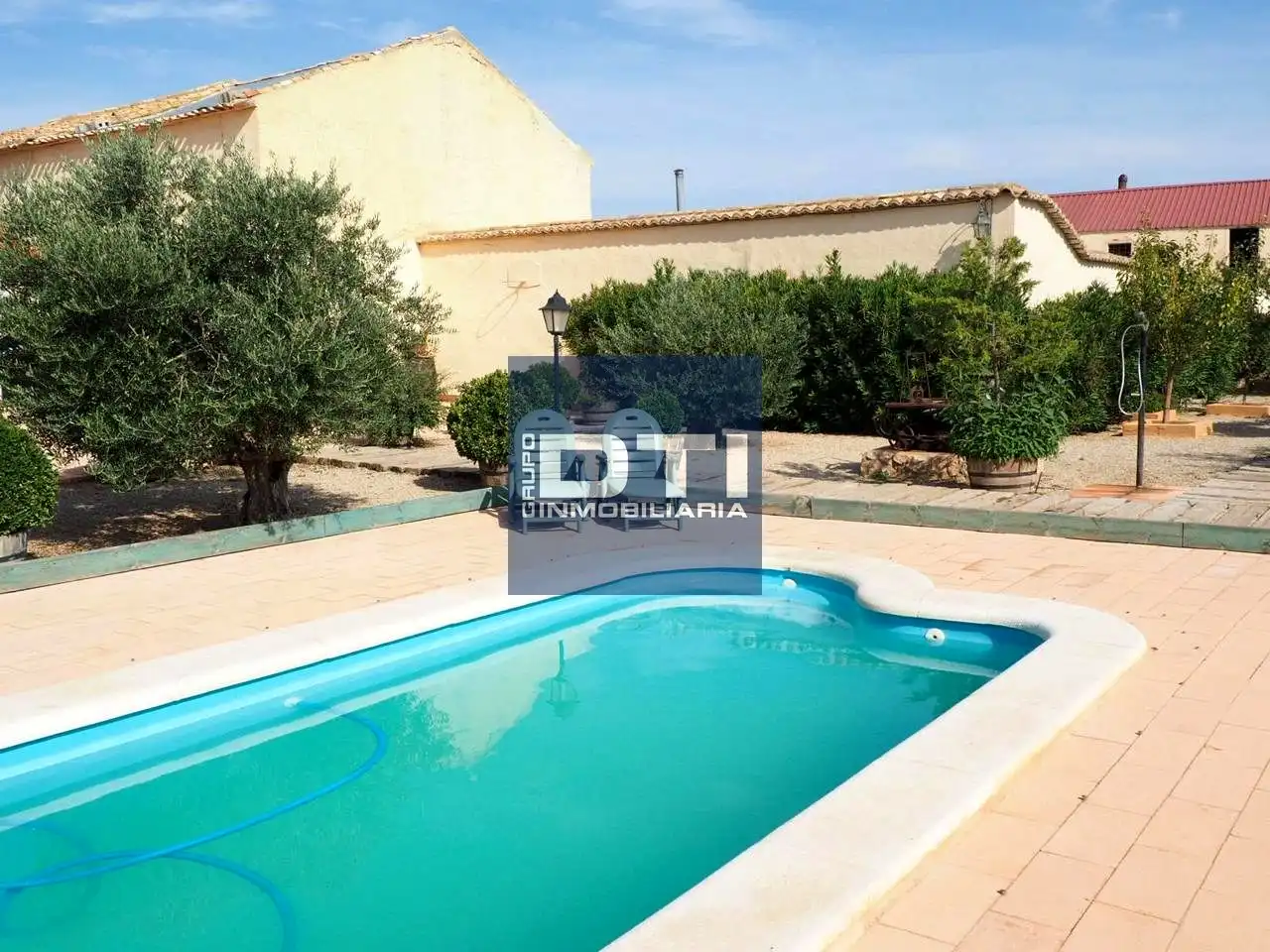 Jardín de Finca rústica en venta en Munera con Piscina y Piscina comunitaria