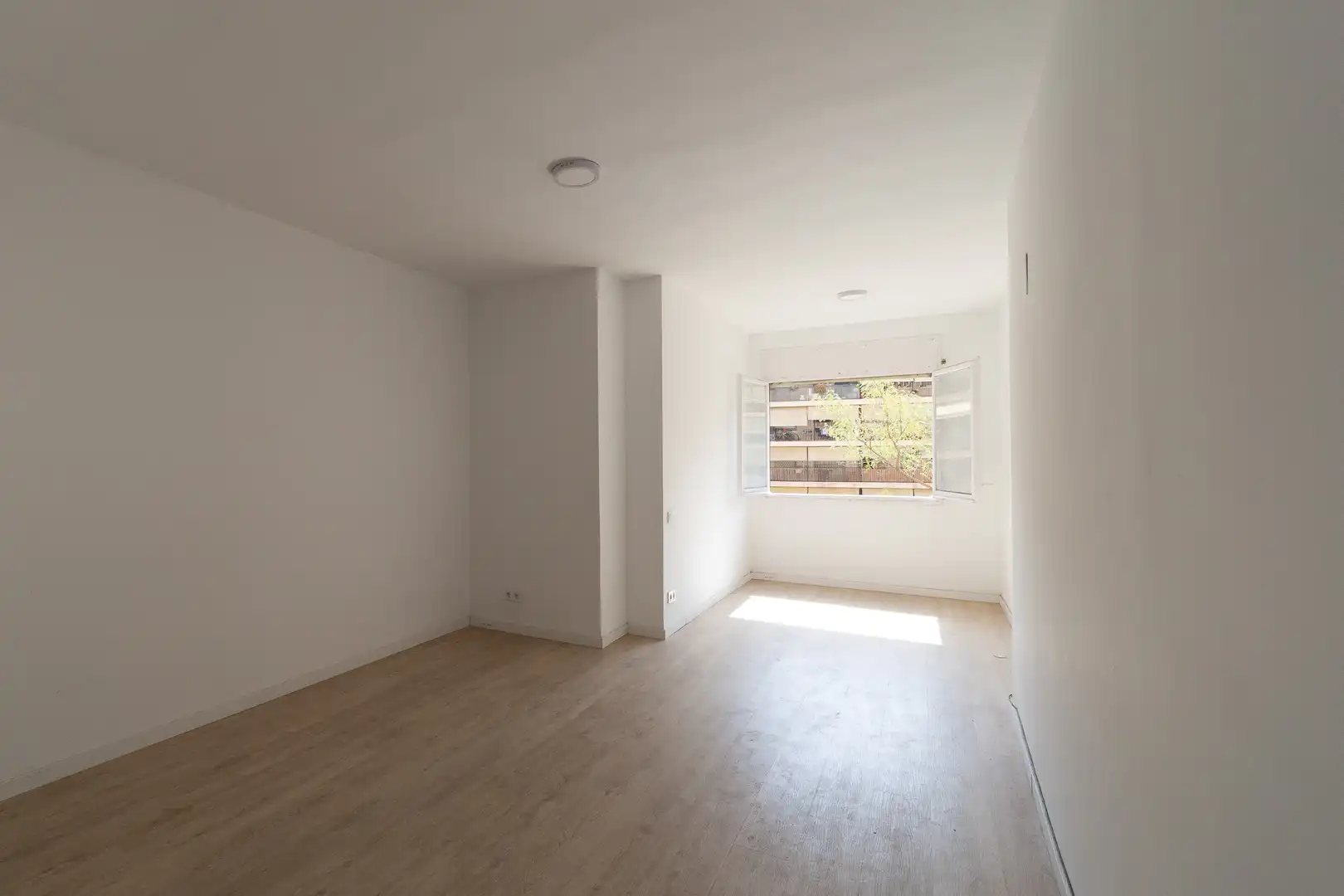 Dormitori de Local en venda en Barcelona
