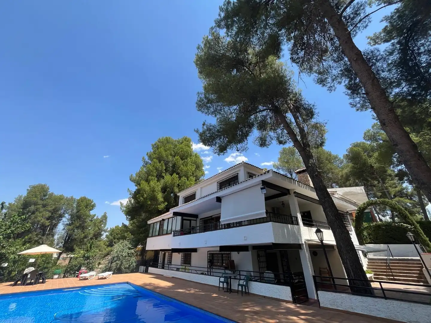 Vista exterior de Casa o xalet en venda en Almansa amb Aire condicionat, Calefacció i Jardí privat