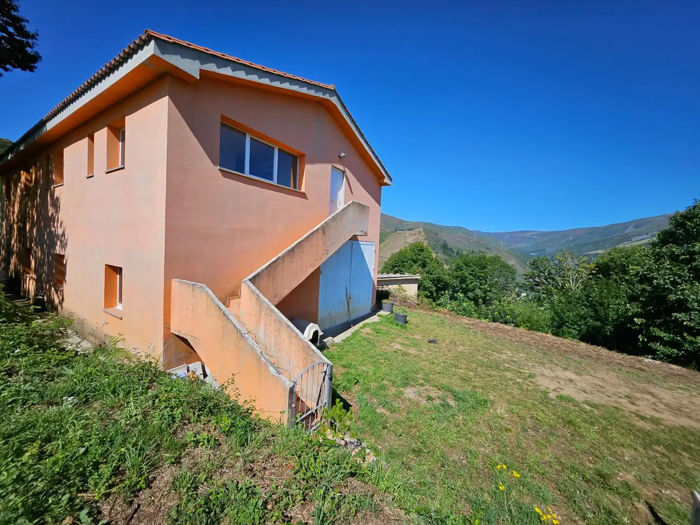 Country homes for sale in Allande