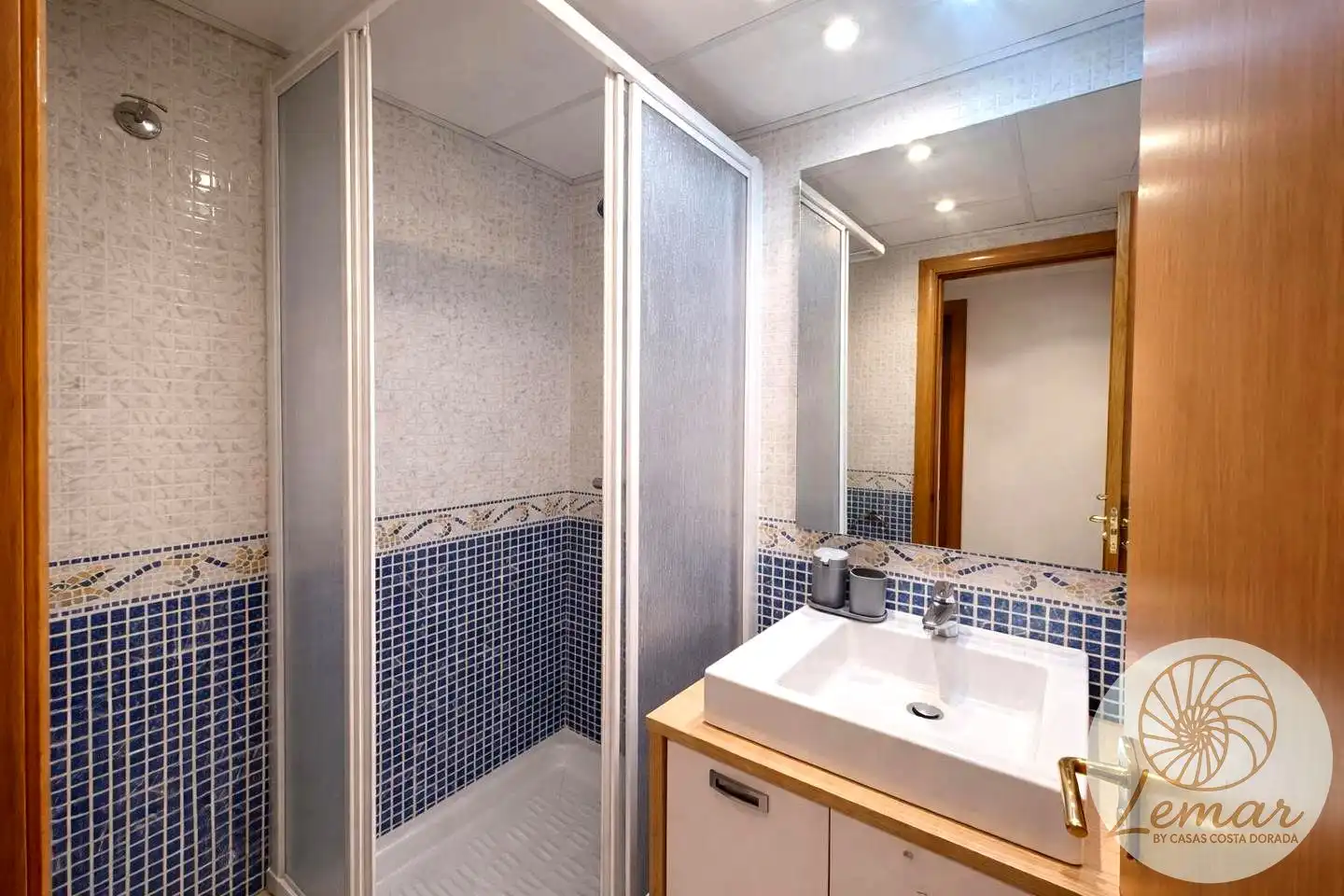 Bathroom of Flat for sale in L'Ametlla de Mar   with Air Conditioner and Furnished