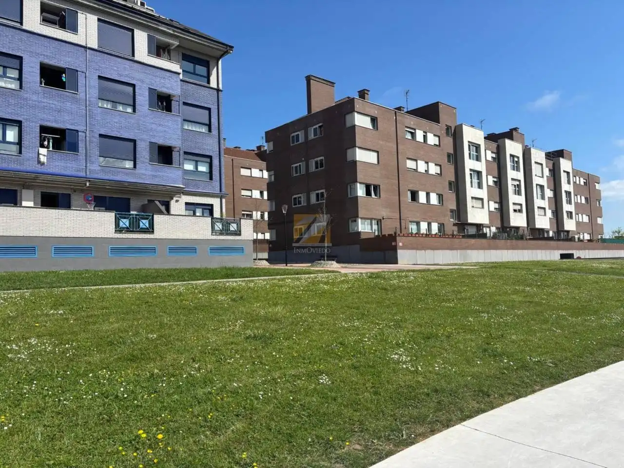 Außenansicht von Wohnung zum Verkauf in Gijón  mit Heizung, Abstellraum und Möbliert