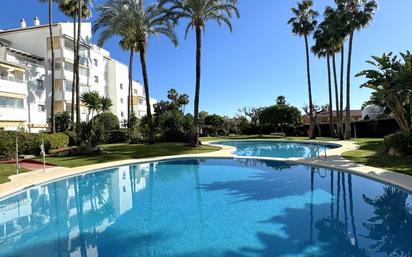 Piscina de Planta baixa en venda en Estepona amb Aire condicionat, Jardí privat i Terrassa