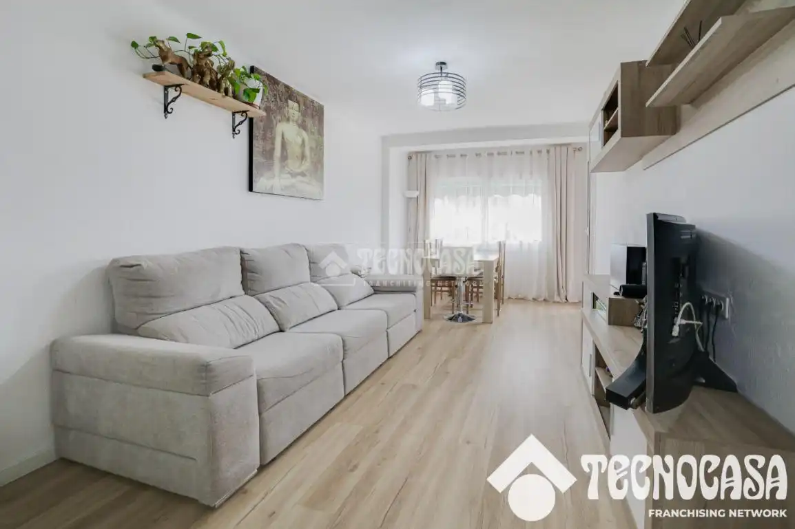 Sala d'estar de Pis en venda en Rubí amb Parquet