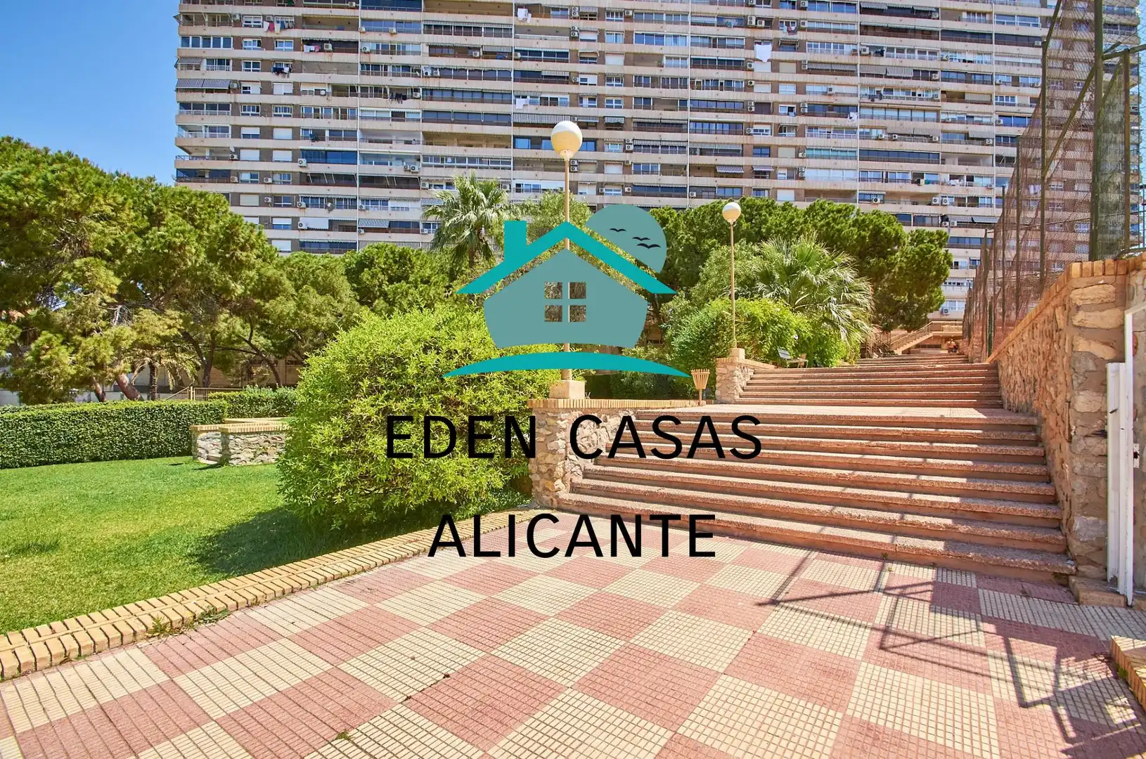 Außenansicht von Wohnungen zum Verkauf in Alicante / Alacant mit Klimaanlage, Heizung und Privatgarten