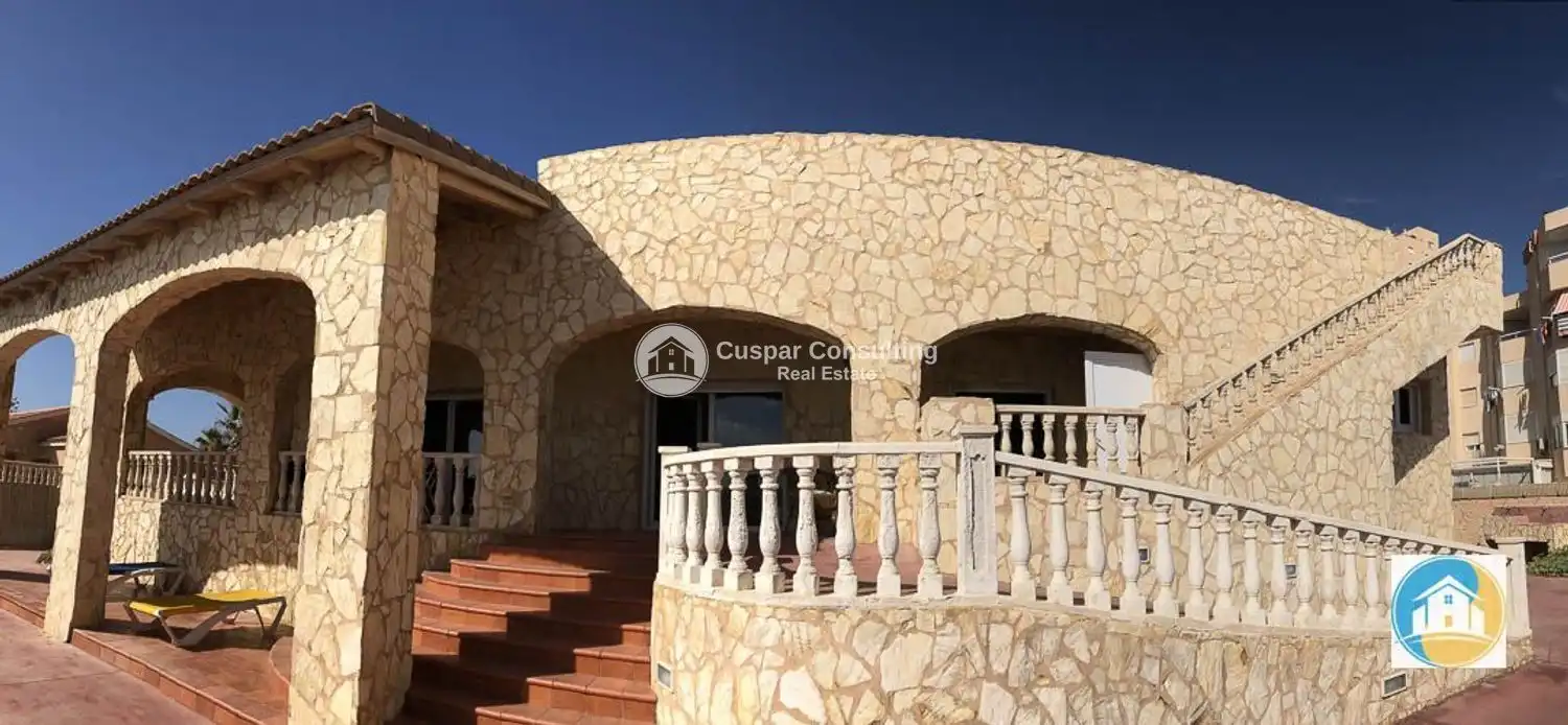 Vista exterior de Casa o chalet en venta en La Manga del Mar Menor con Aire acondicionado, Terraza y Trastero