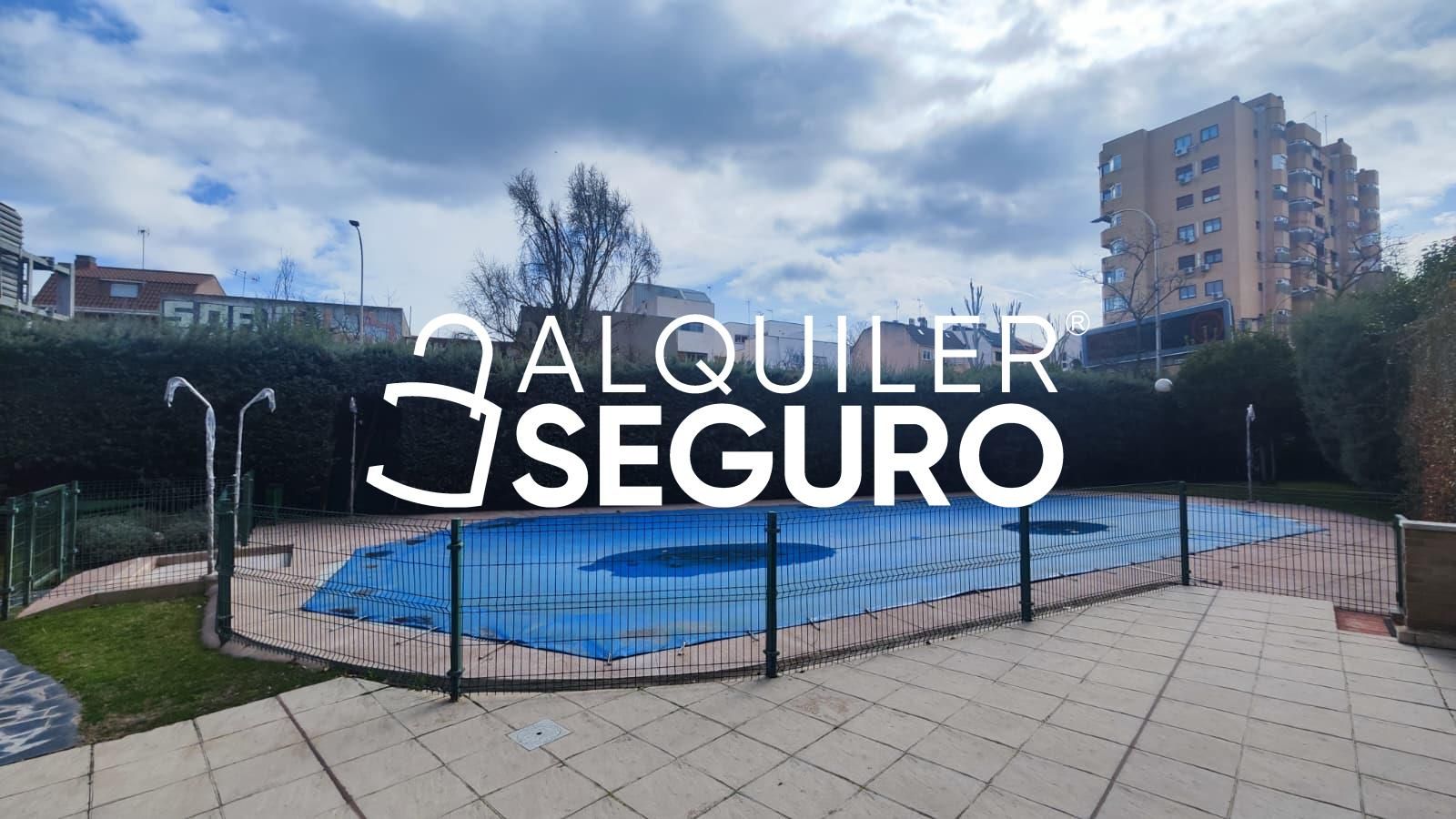 Swimming pool of Flat to rent in  Madrid Capital  with Heating, Terrace and Storage room