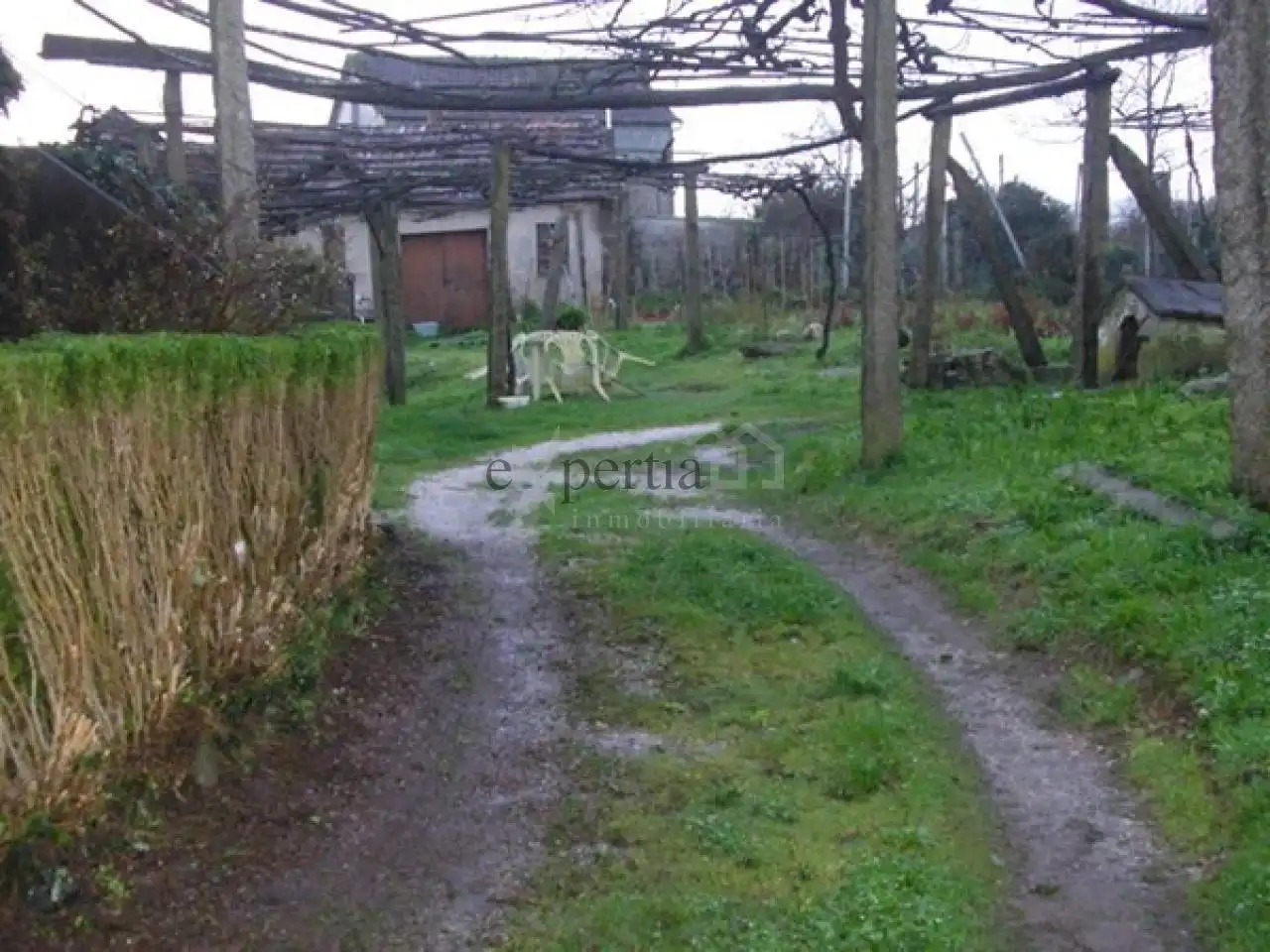 Casa rústica amb jardí en venda a Boiro, imagen 3