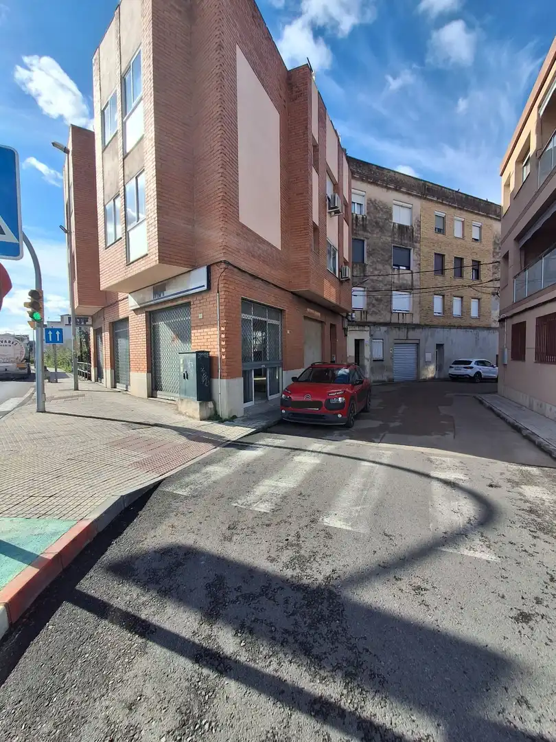 Vista exterior de Local en venda en Tortosa