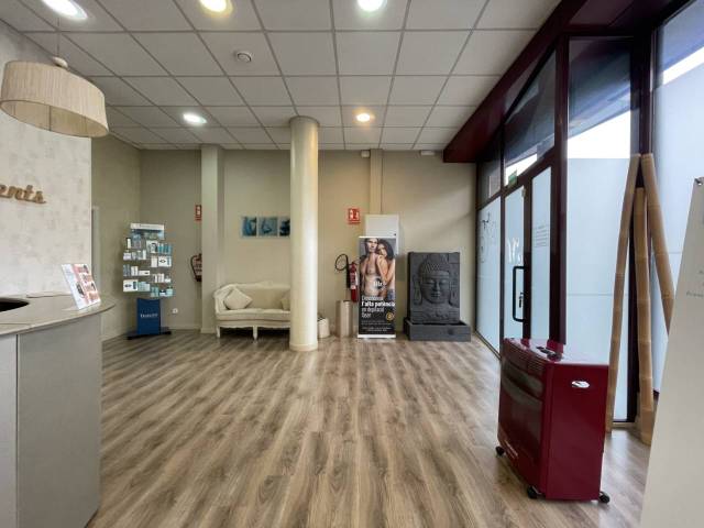 Local comercial en Alquiler en Calle COPERATIVA en Roda de Ter