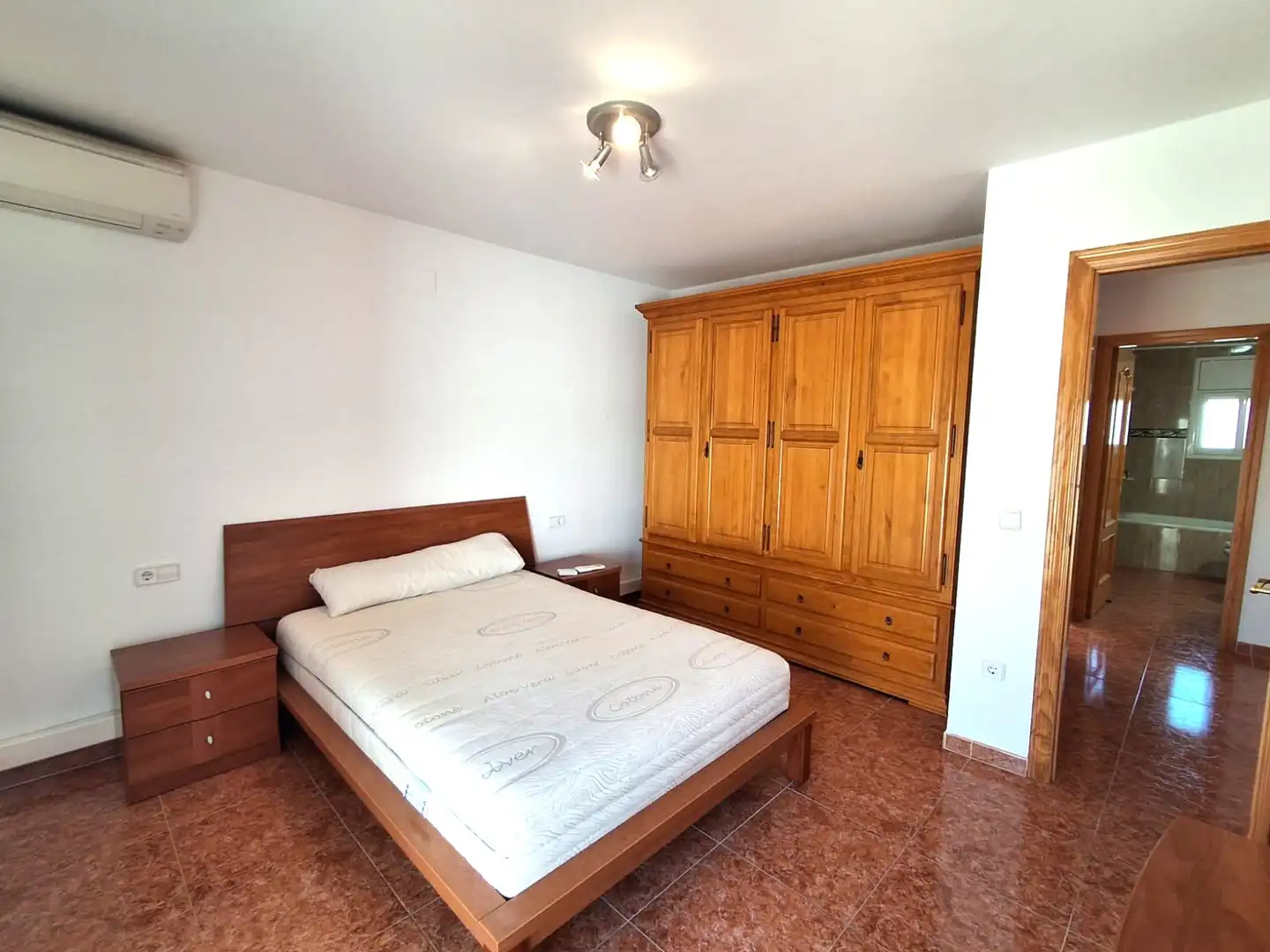 Schlafzimmer von Einfamilien-Reihenhaus zum Verkauf in Mont-roig del Camp mit Klimaanlage, Privatgarten und Terrasse