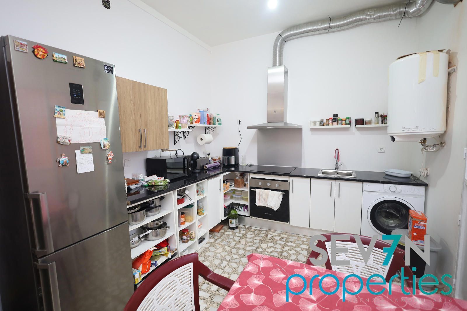 Cuina de Casa adosada en venda en Camarena amb Aire condicionat, Calefacció i Jardí privat