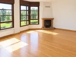 Wohnzimmer von Wohnung zur Miete in Siero mit Privatgarten, Parkett und Balkon