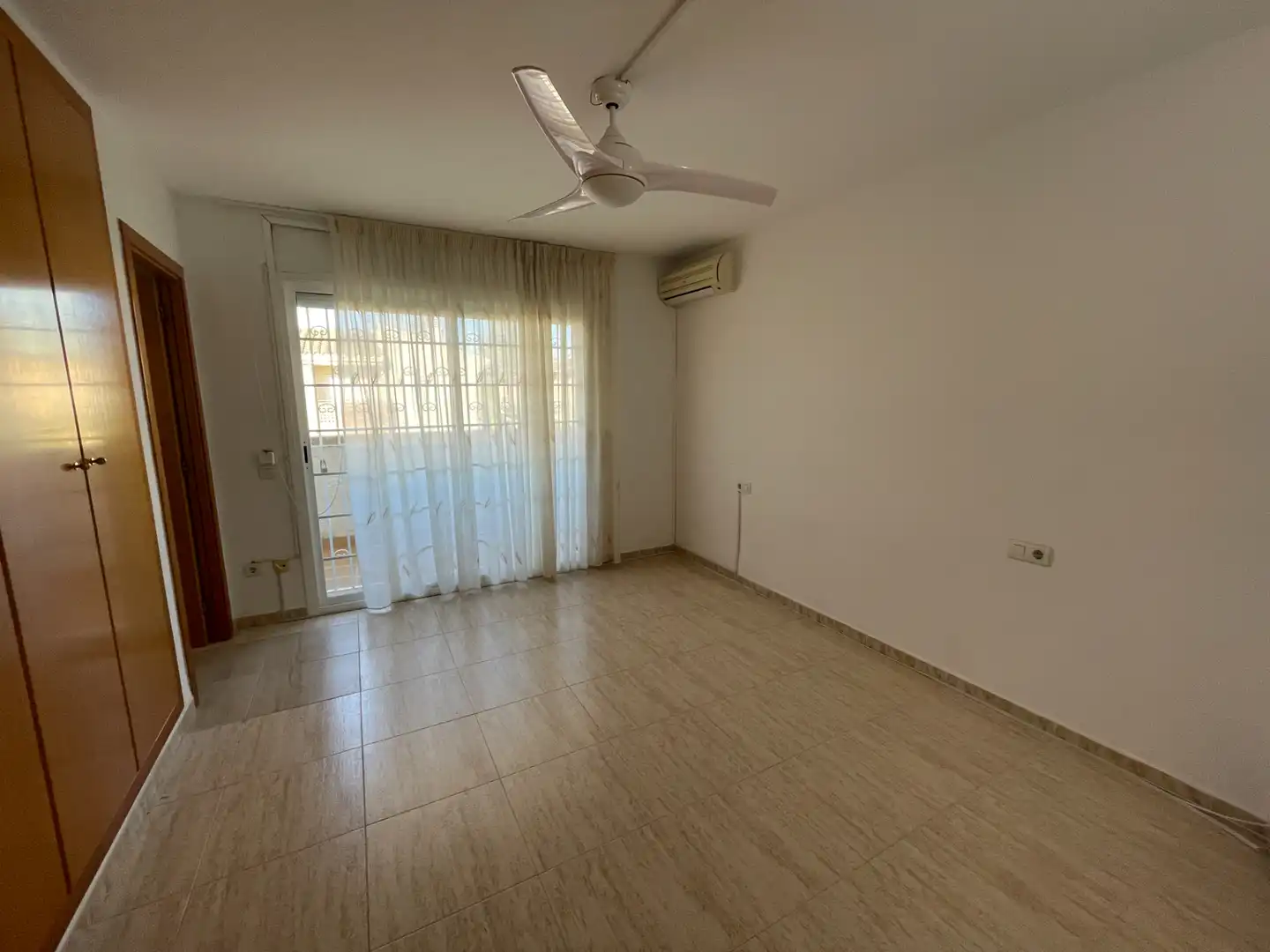 Semi-detached house with terrace for sale in Carrer de Pere Vergés 29, imagen 11