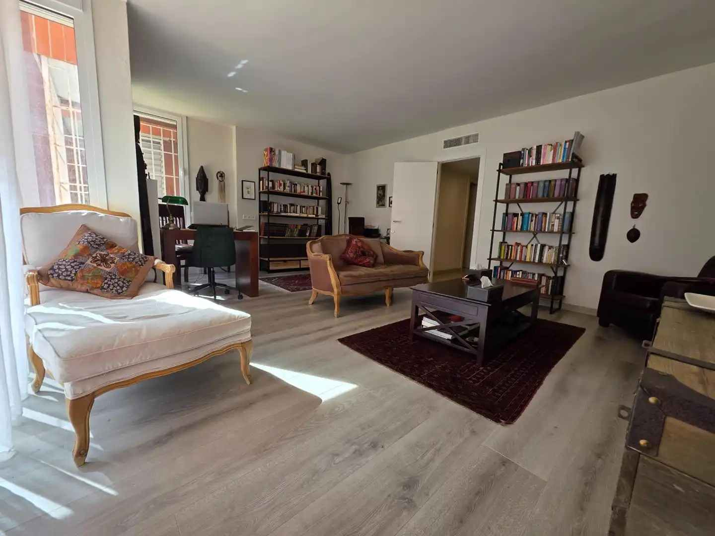 Wohnzimmer von Erdgeschoss zum Verkauf in Barcelona mit Parkett