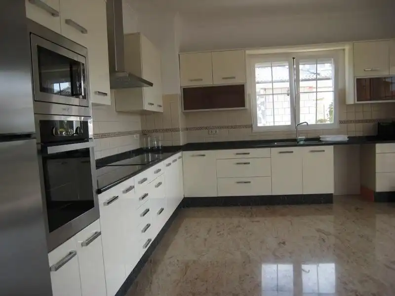 Chalet con piscina en venta en Pueblo - Urbanizaciones, imagen 2