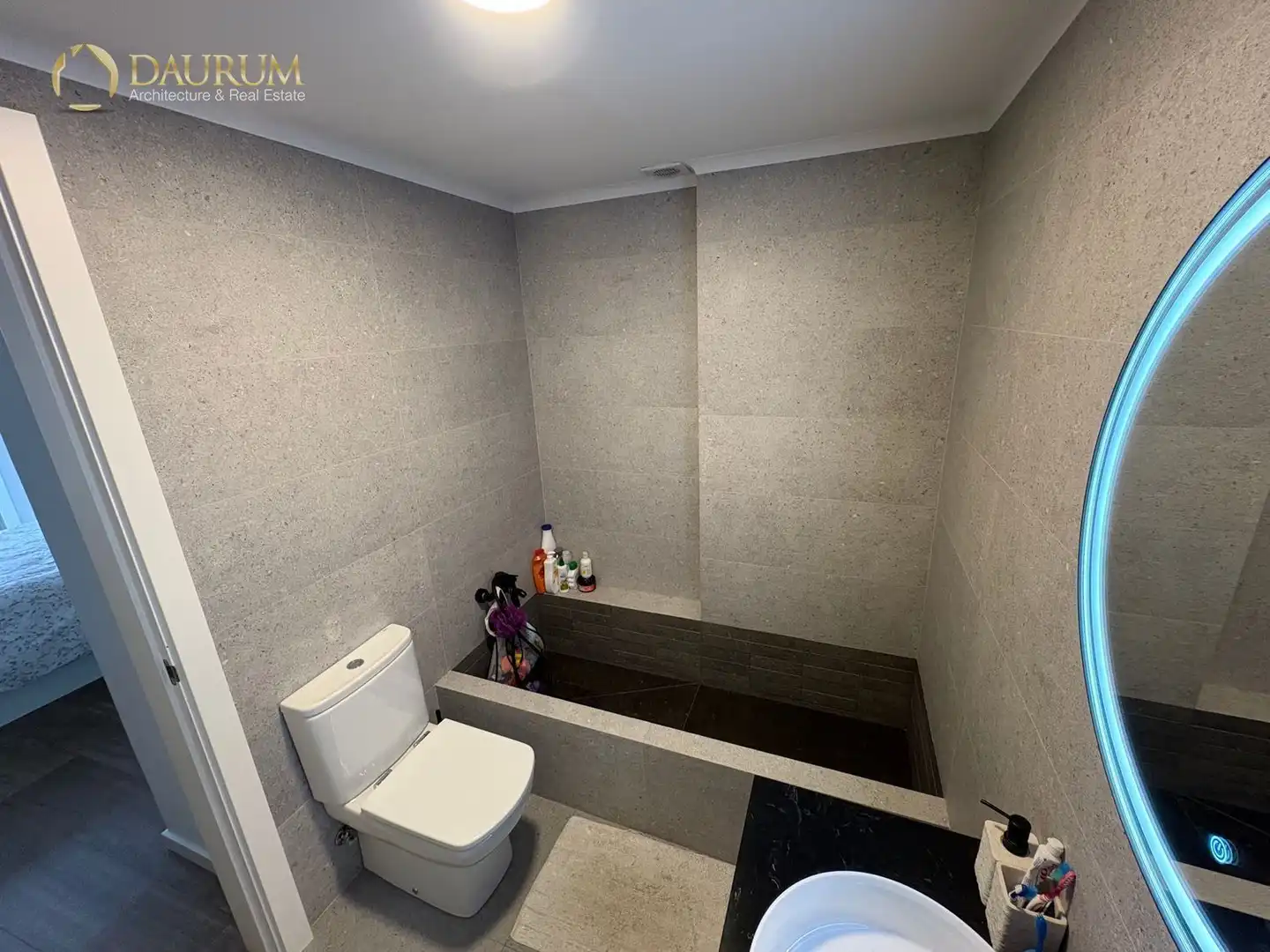 Bathroom of Flat for sale in Madrid  with Heating, Terrace and Storage room