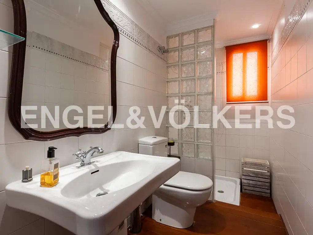 Baño de Ático de alquiler en Valencia con Aire acondicionado, Calefacción y Parquet