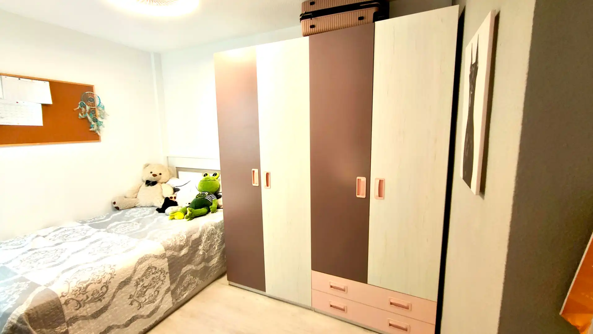 Habitación de Casa adosada en venta en Santa Pola con Aire acondicionado, Calefacción y Jardín privado