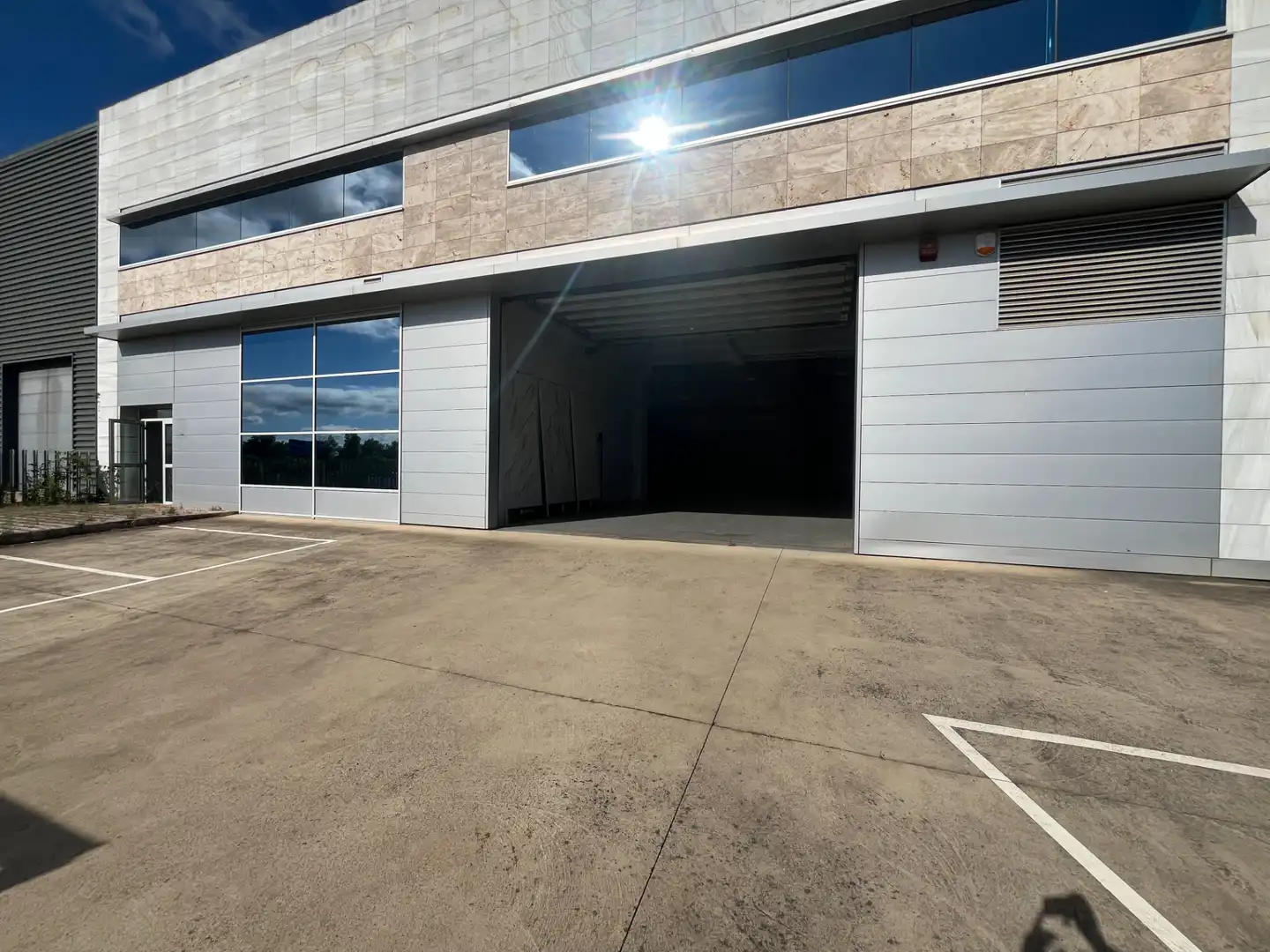 Vista exterior de Nave industrial en venta en Salt con Calefacción y Alarma