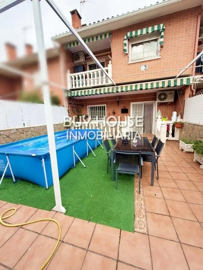 Casa a schiera con giardino in vendita a Numancia de la Sagra