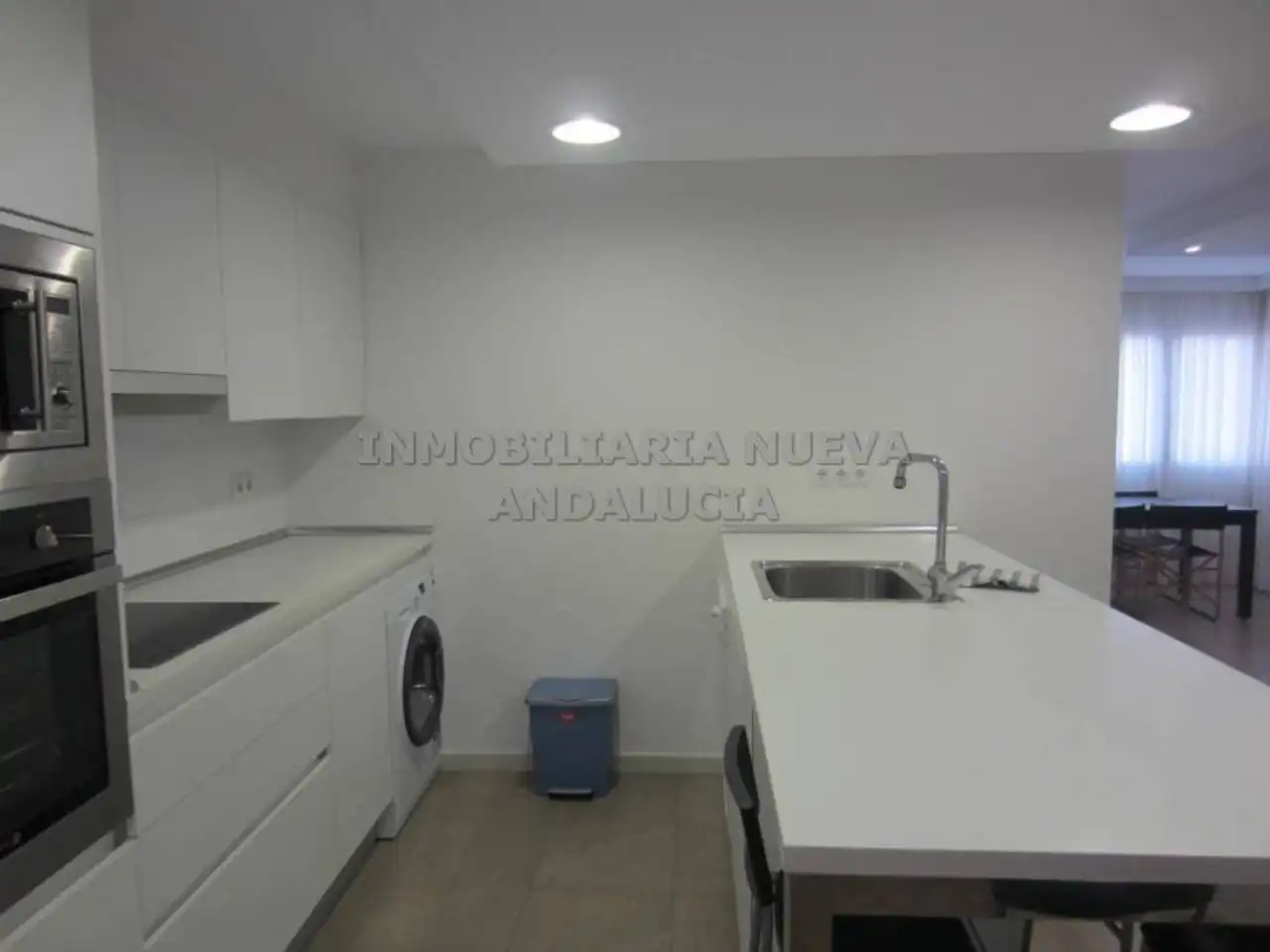 Cuina de Pis de lloguer en Almería amb Aire condicionat, Calefacció i Moblat