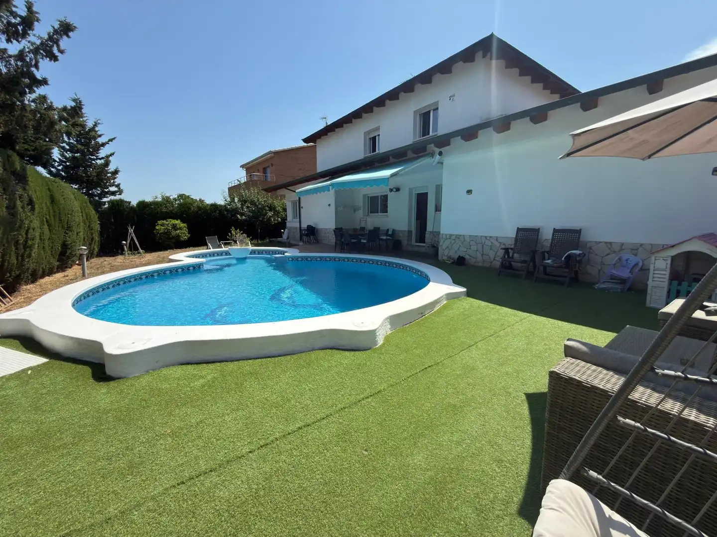 Piscina de Casa o xalet en venda en Sant Boi de Llobregat amb Calefacció, Jardí privat i Parquet