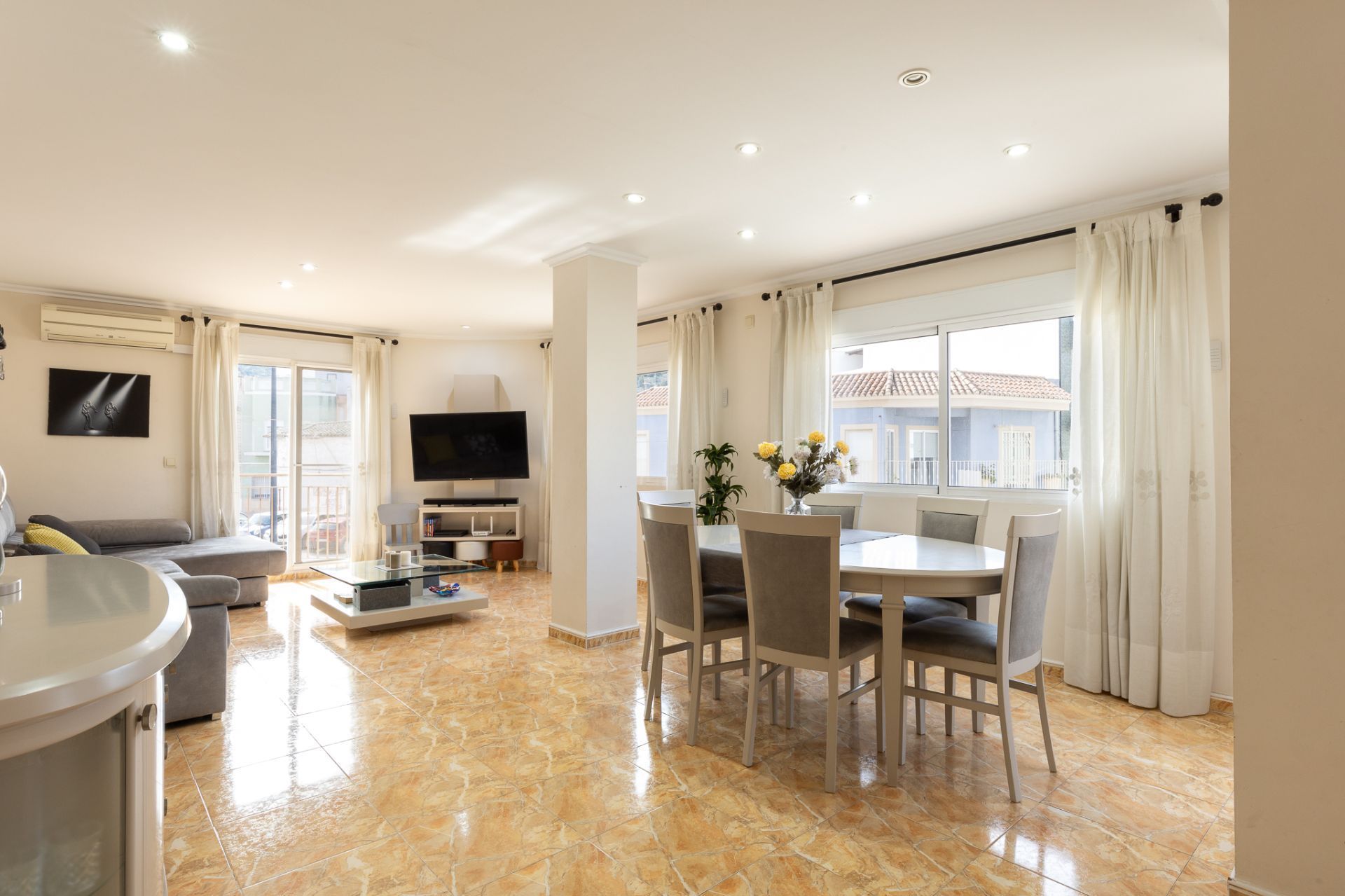 Sala d'estar de Pis en venda en Corbera amb Aire condicionat, Terrassa i Moblat