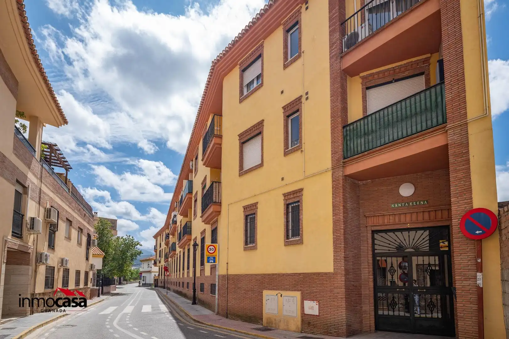 Außenansicht von Wohnung zum Verkauf in Ogíjares mit Terrasse