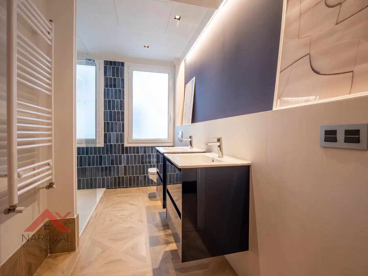 Bathroom of Flat for sale in  Pamplona / Iruña  with Air Conditioner, Heating and Oven