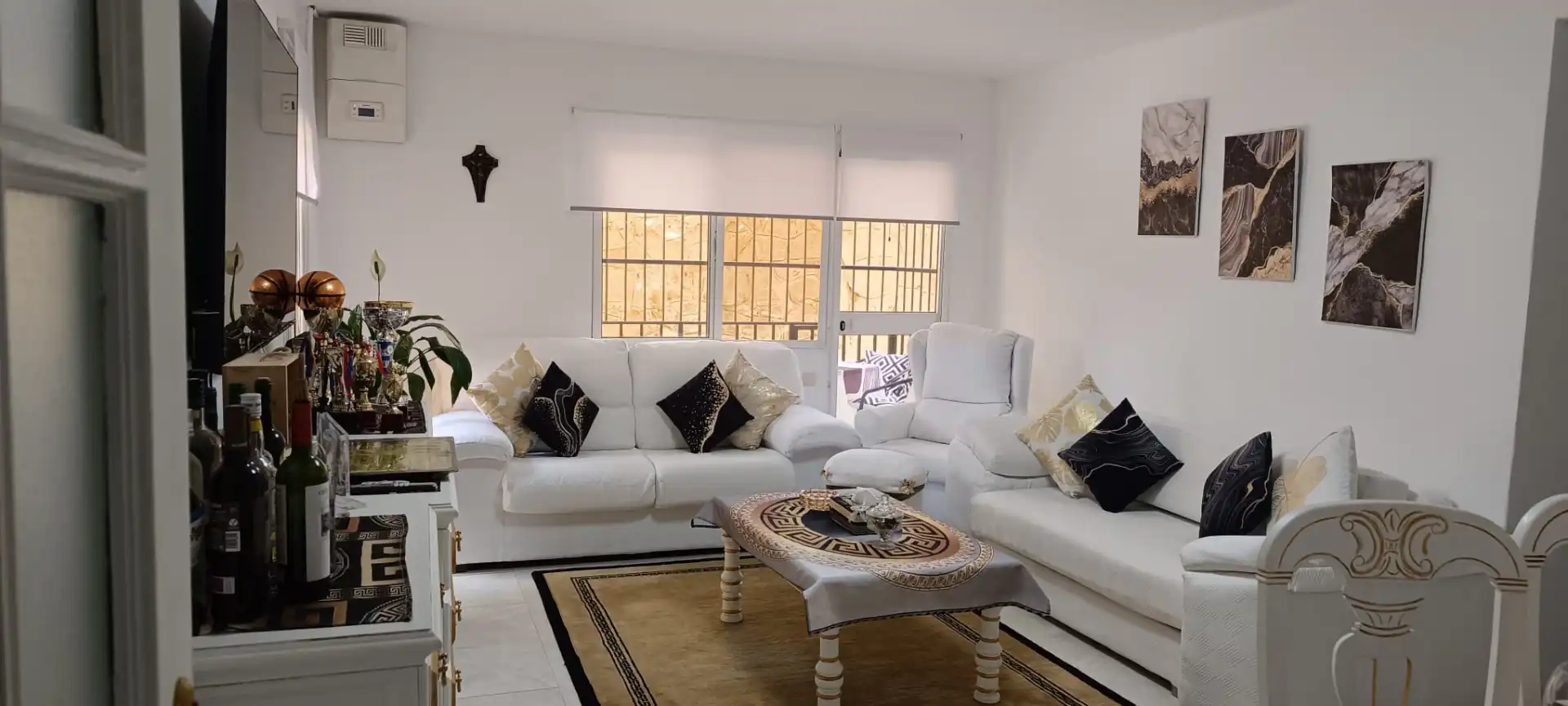 Living room of Flat for sale in Marbella  with Terrace, Oven and Washing machine