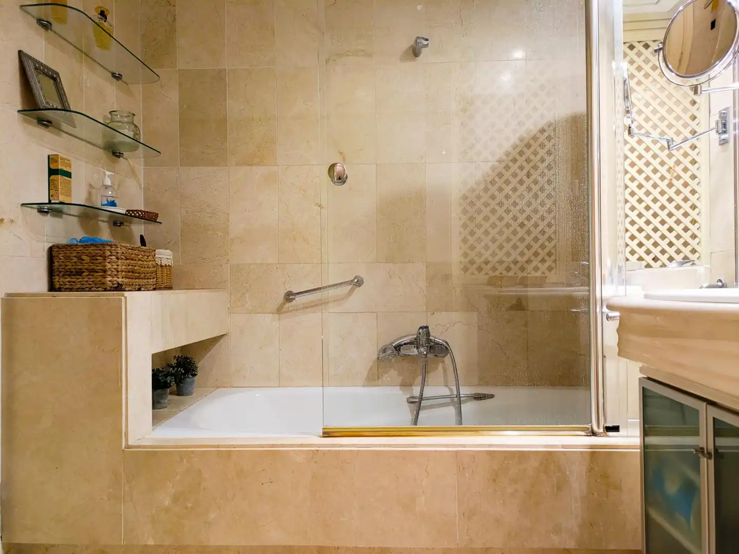 Bathroom of Flat for sale in Marbella  with Air Conditioner, Heating and Private garden