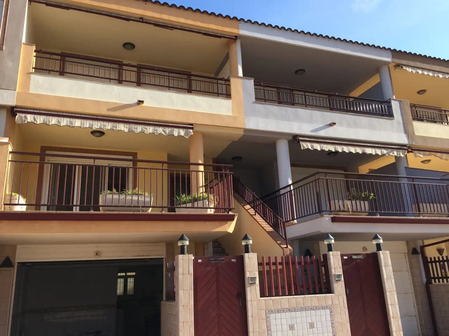 Vista exterior de Casa adosada en venta en Tavernes de la Valldigna con Aire acondicionado, Calefacción y Terraza