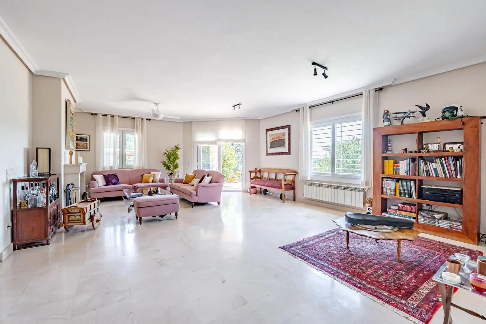 Sala de estar de Casa o chalet en venta en Las Rozas de Madrid con Aire acondicionado, Calefacción y Jardín privado