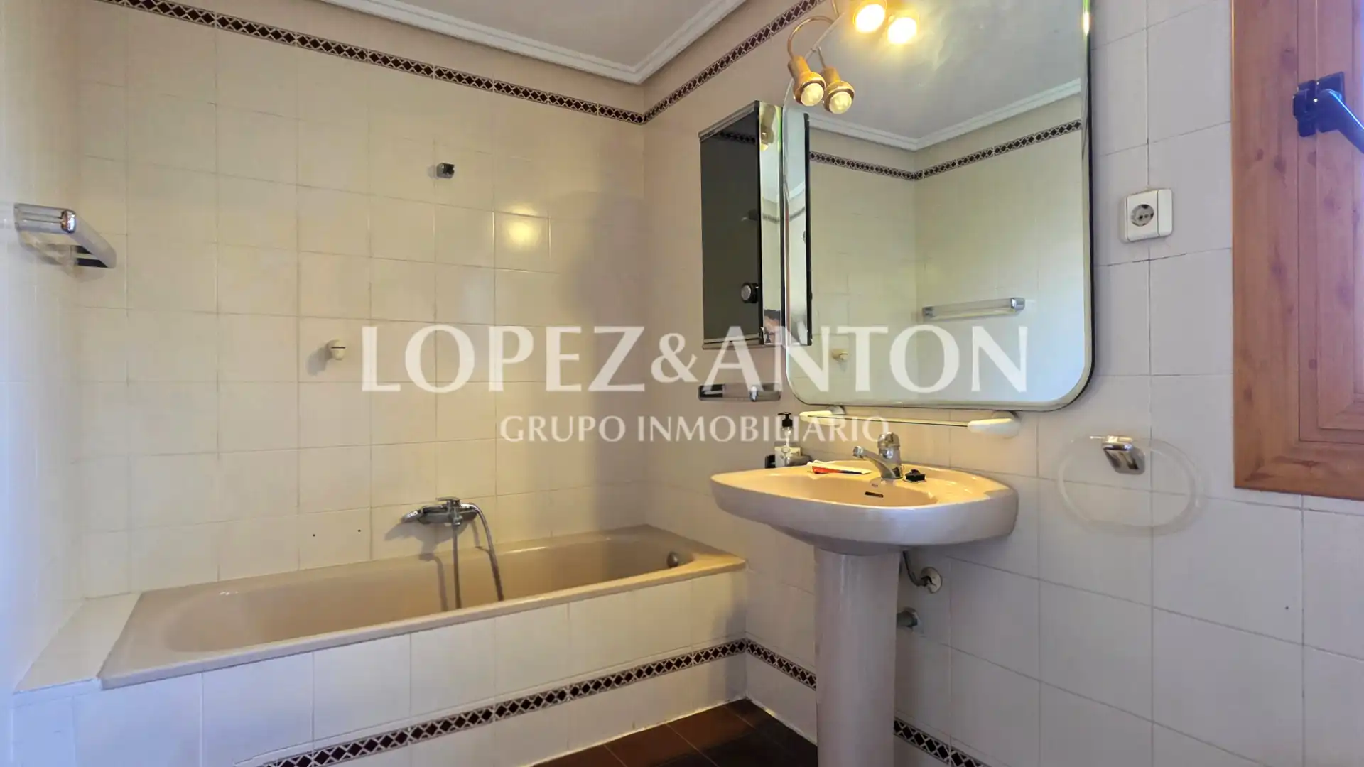 Baño de Casa o chalet en venta en San Antonio de Benagéber con Aire acondicionado, Calefacción y Jardín privado