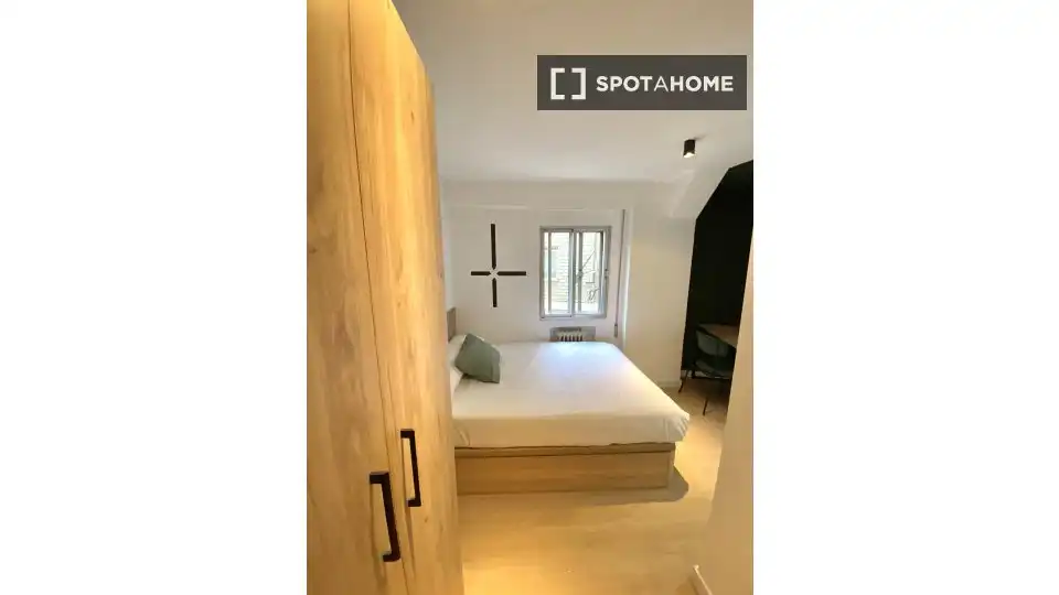 Bedroom of Flat for rent in Madrid  with Air Conditioner, Heating and Furnished